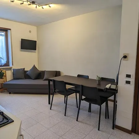 Apartment Urban Escape - A Peaceful Getaway Near The
