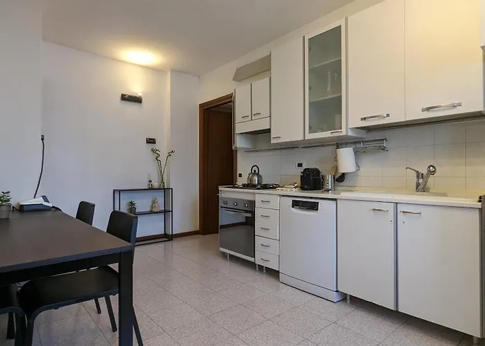 Urban Escape - A Peaceful Getaway Near The Apartament
