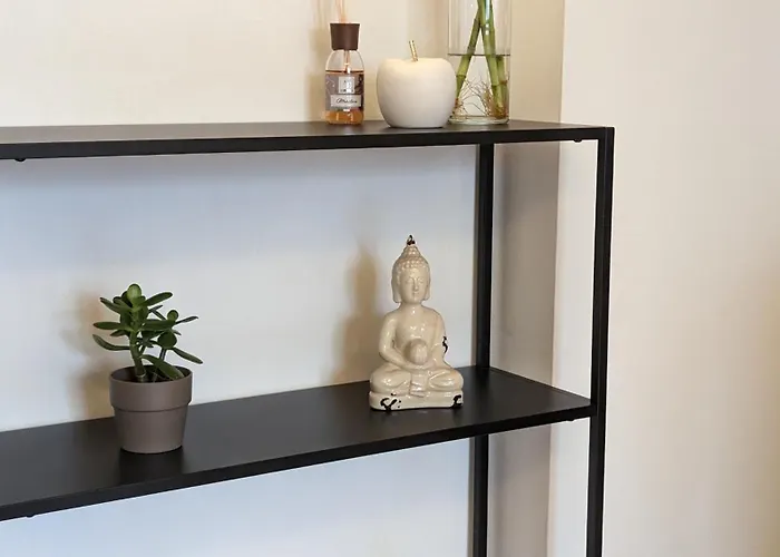 Apartament Urban Escape - A Peaceful Getaway Near The *
