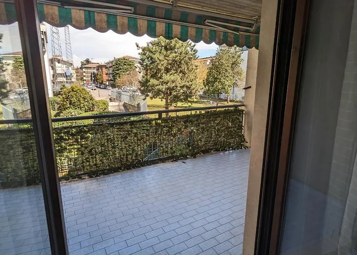Apartament Urban Escape - A Peaceful Getaway Near The *